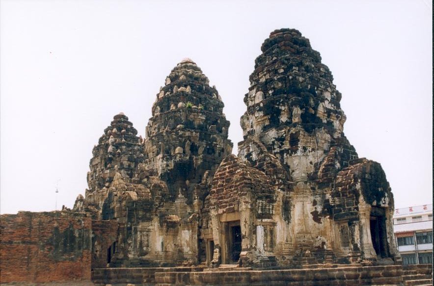 Lopburi (pagode aux 3 flèches : oeuvre birmane